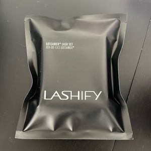 Glossier Amplify Gossamer Lashes A.10